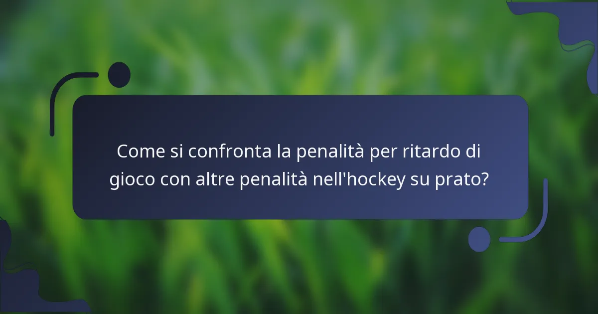 Come si confronta la penalità per ritardo di gioco con altre penalità nell'hockey su prato?